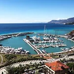 Апартаменты By The Sea *